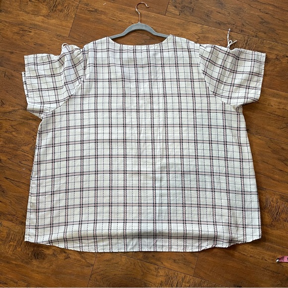 Plus size Wmns blouse bundle of 2 Flowy patterned plaid & sleeveless floral 4xlg - Picture 9 of 16